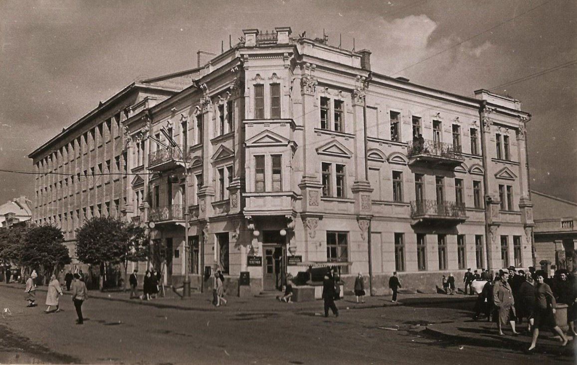 The intersection of Proskurivska and Proskurivskoho Pidpillya Streets