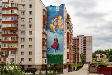 Mural «A girl with Balloons»